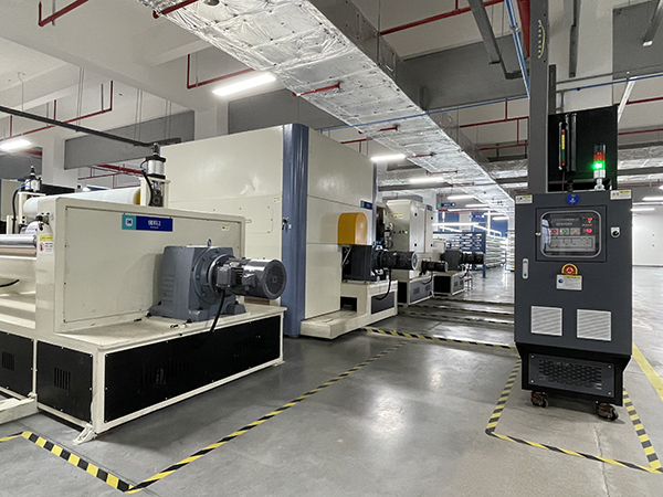 太陽能薄膜模溫機(jī)